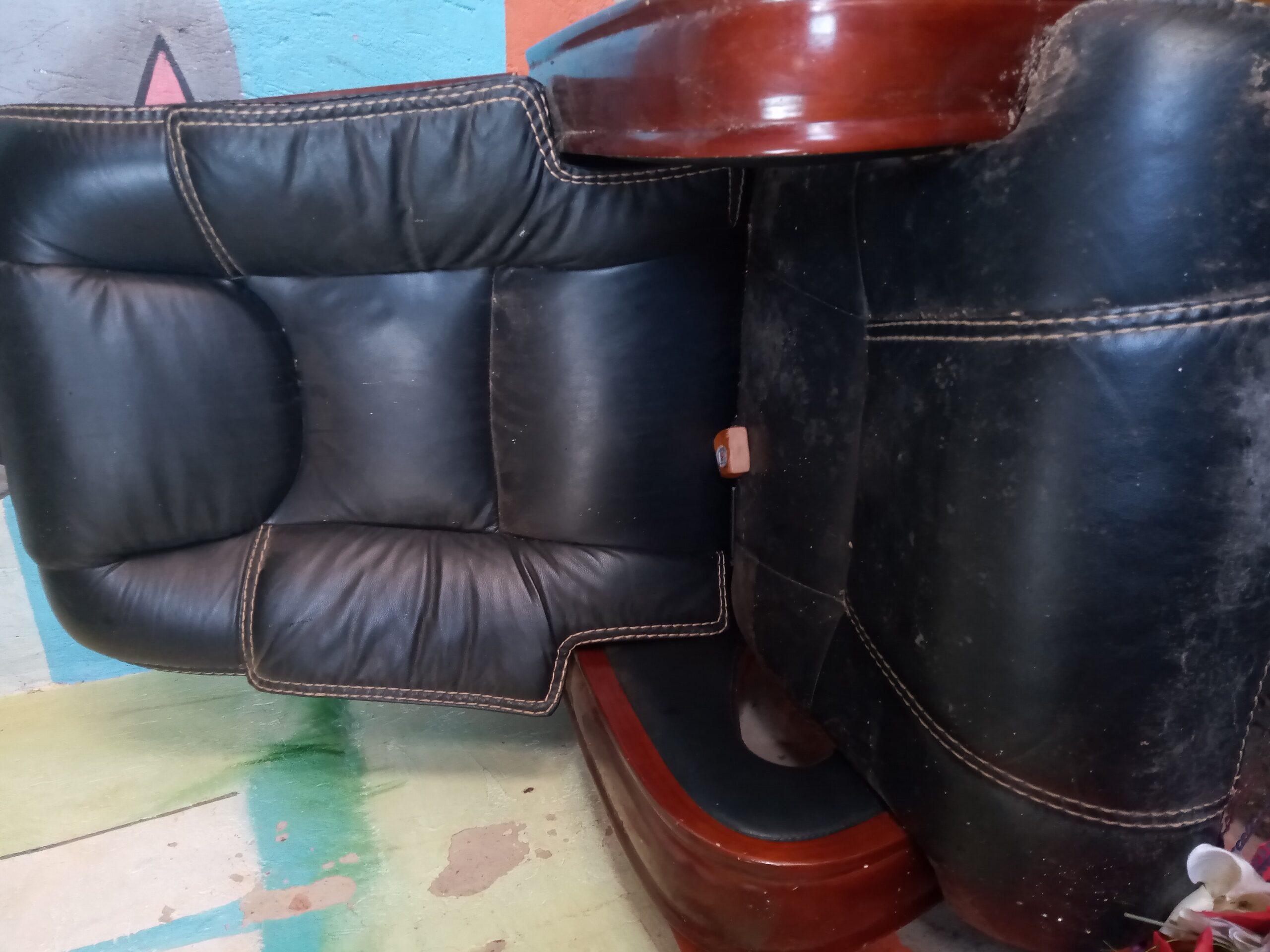 Used office chair for sale 350,000/= – Price negotiable