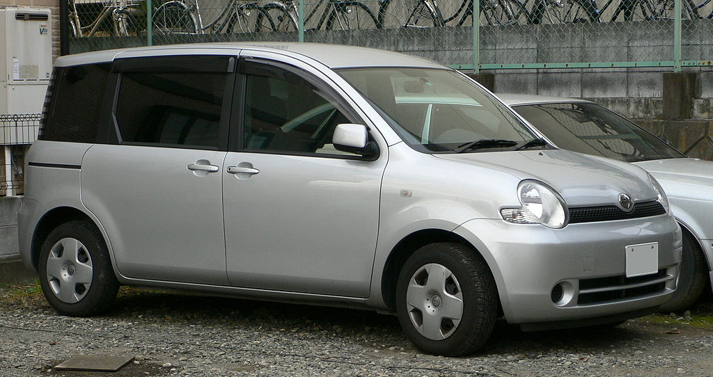 Toyota Sienta 2003 in Uganda