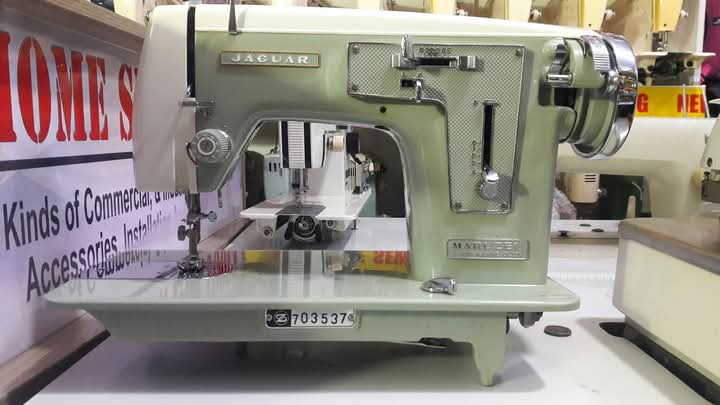 Jaguar ZigZag Sewing Machine