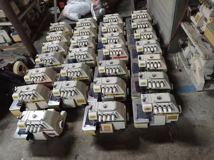 SIRUBA OVERLOCK MACHINE