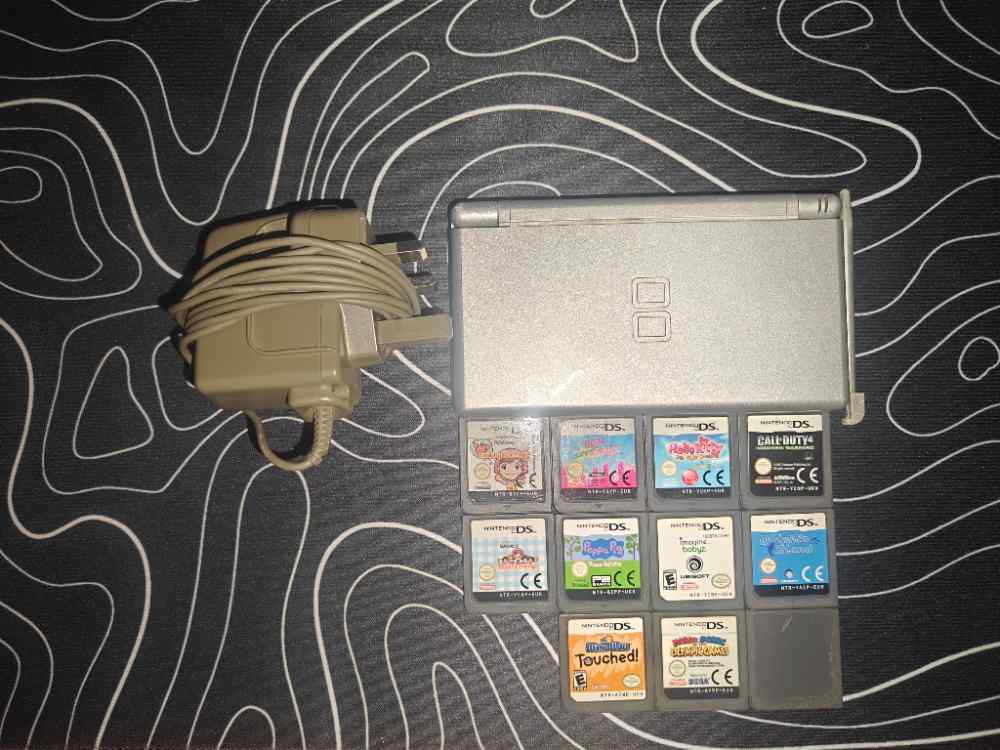 Nintendo DS (Grey) + 10 games