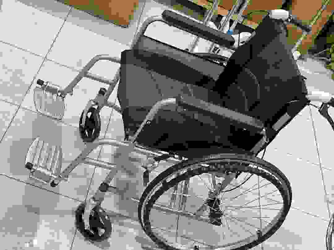 WHEELCHAIR (with potty)